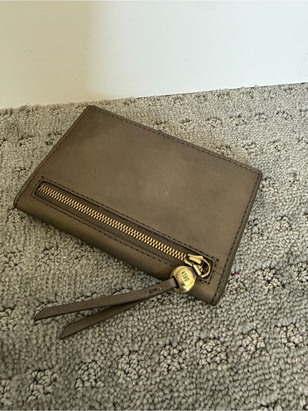 HOBO Women’s Leather Zip Wallet - Taupe